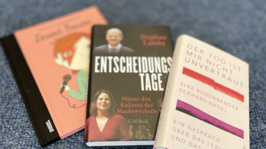 Mehr über den Artikel erfahren „Rote Bücher“ für die Stadtbücherei