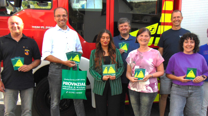 Mehr über den Artikel erfahren Übergabe der „Kinderfinder“ an die Feuerwehr​