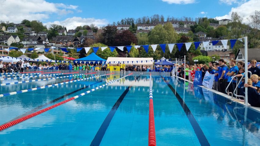 Mehr über den Artikel erfahren Internationales Schwimmfest in Werdohl: Sport verbindet über Grenzen hinweg